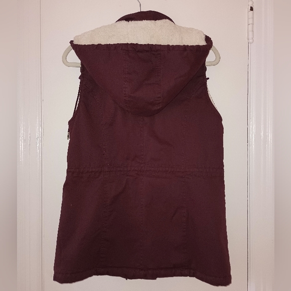 Vest - Picture 4 of 7